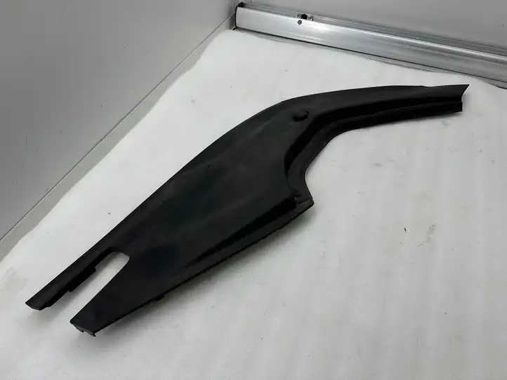 Tesla Model S (2016 - 2021) 100632700E Обшивка бардачка — фото 1