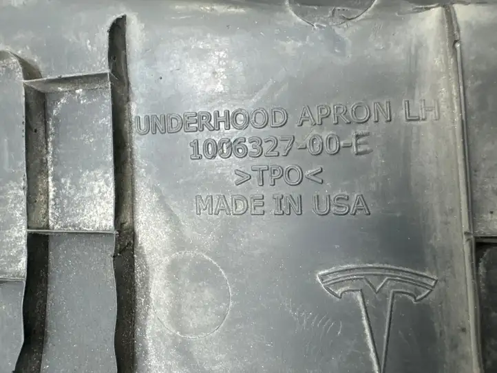 Tesla Model S (2016 - 2021) 100632700E Обшивка бардачка — фото 3