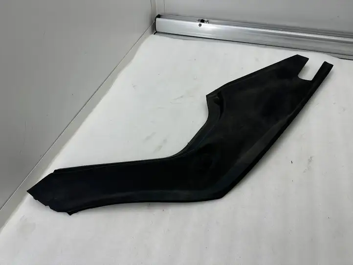 Tesla Model S (2016 - 2021) 100632700E Обшивка бардачка — фото 11