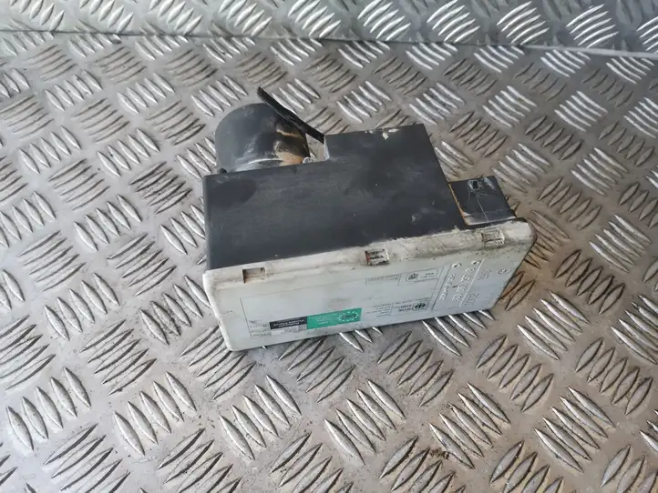 Audi A3/S3 8L (1996 - 2000) 8D0862257B Вакуумный насос центрального замка — фото 4
