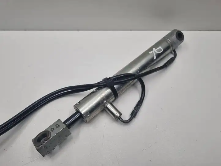 Mercedes-Benz SL R230 (2001 - 2012) A2308001272 Крышка бардачка — фото 3