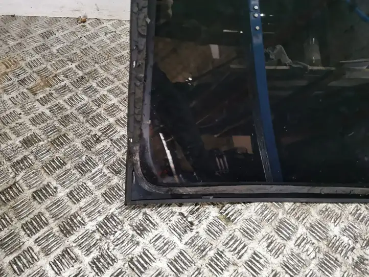 Tesla Model 3 (2017 - 2023) Стекло люка — фото 3