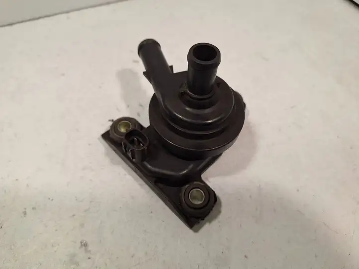 Toyota Prius (XW20) (2003 - 2009) Электроциркуляционный насос — фото 2