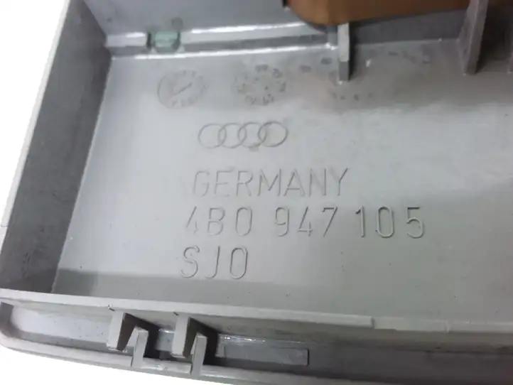 Audi A6 S6 C5 4B (2001 - 2004) 4B0947105 Передняя подсветка — фото 3