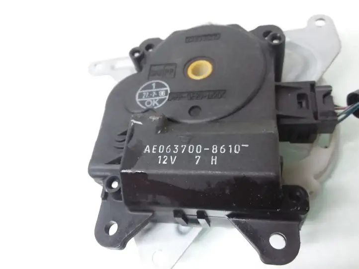 Toyota Avensis T250 (2006 - 2009) 0637008610 Двигатель задвижки потока воздуха — фото 3