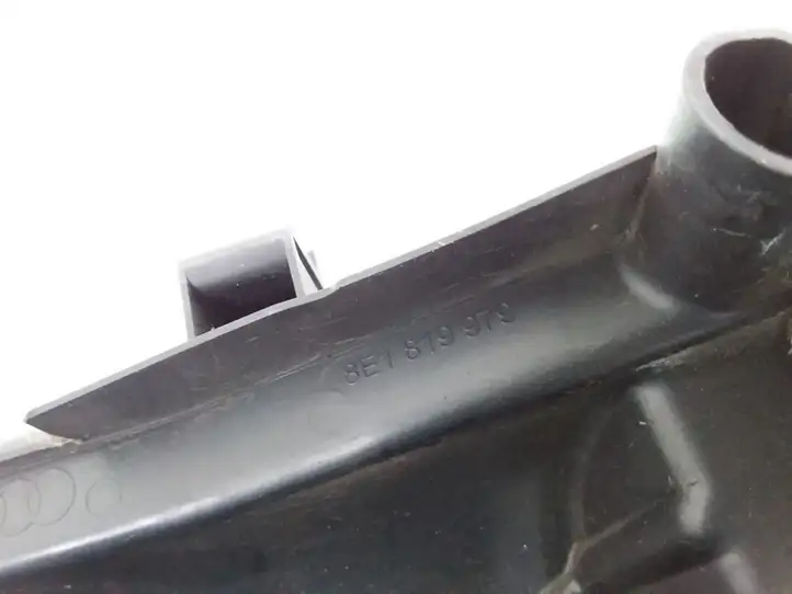 Audi A4 S4 B6 8E 8H (2000 - 2006) 8E1819979 Крышка микрофильтра воздуха — фото 2