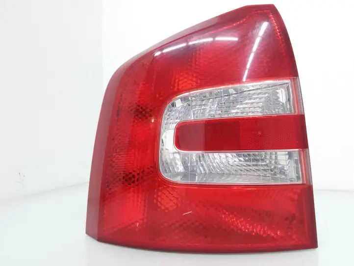 Skoda Octavia Mk2 (1Z) (2004 - 2013) 1Z9945095B Задний фонарь в кузове — фото 1