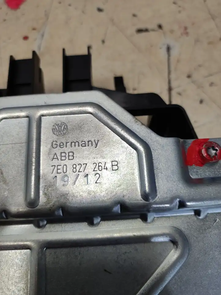 Volkswagen Multivan T5 (2003 - 2015) 7E5827315A Ручка крышки багажника — фото 4
