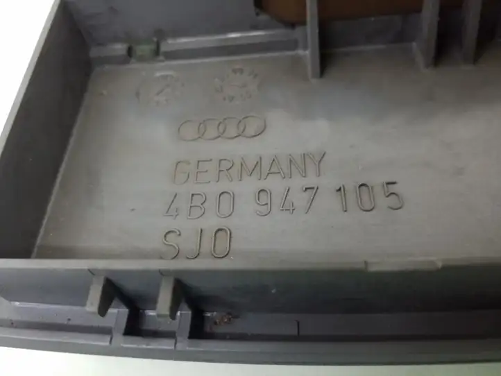 Audi A6 S6 C5 4B (2001 - 2004) 4B0947105 Передняя подсветка — фото 3