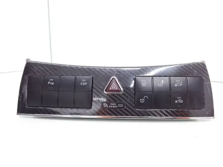 Mercedes-Benz CLK A209,C209 (2002 - 2009) A2096890031 Включатель аварийных фонарей — фото 1