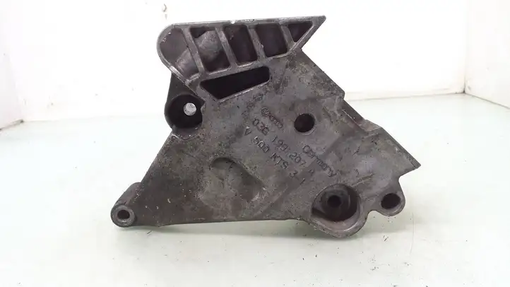 Audi A3/S3 8P (2004 - 2008) 03G199207A Кронштейн двигателя — фото 1