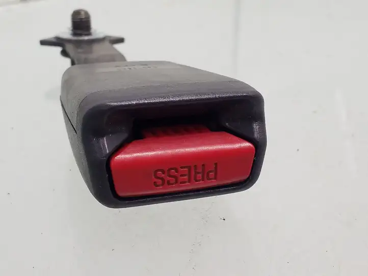 Mazda 6 (2002 - 2005) G3667 Замок переднего ремня — фото 4