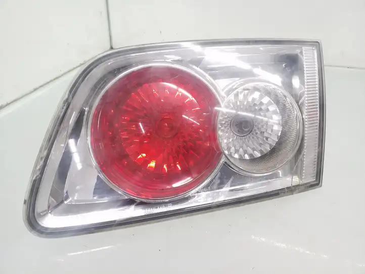Mazda 6 (2002 - 2005) 22661974 Задний фонарь в крышке багажника — фото 1
