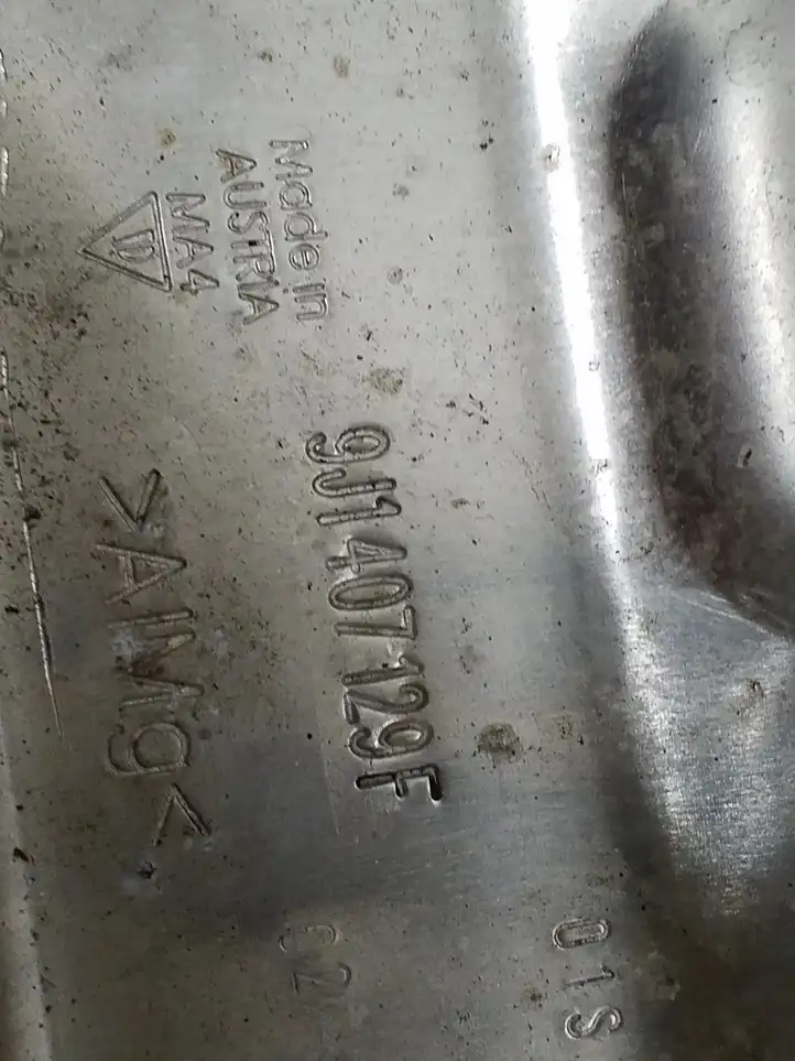 Porsche Taycan 9J1 (2019 - ) 9J1407129F Защита днища передней части — фото 2