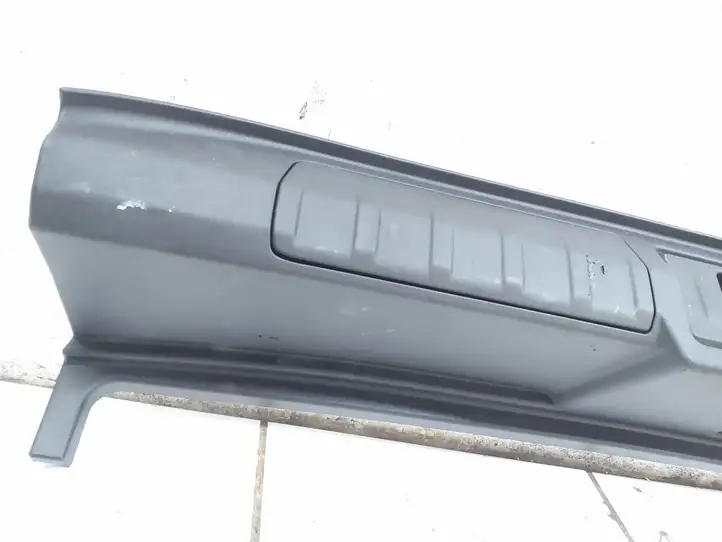 Porsche Taycan 9J1 (2019 - ) 9J1867707H Отделка порога багажника — фото 2
