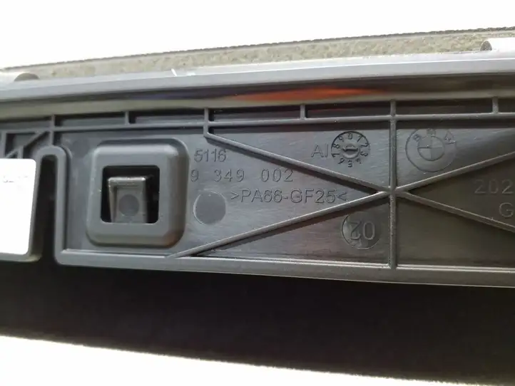 BMW 5 G30 G31 (2016 - ) 9349002 Крышка бардачка — фото 2