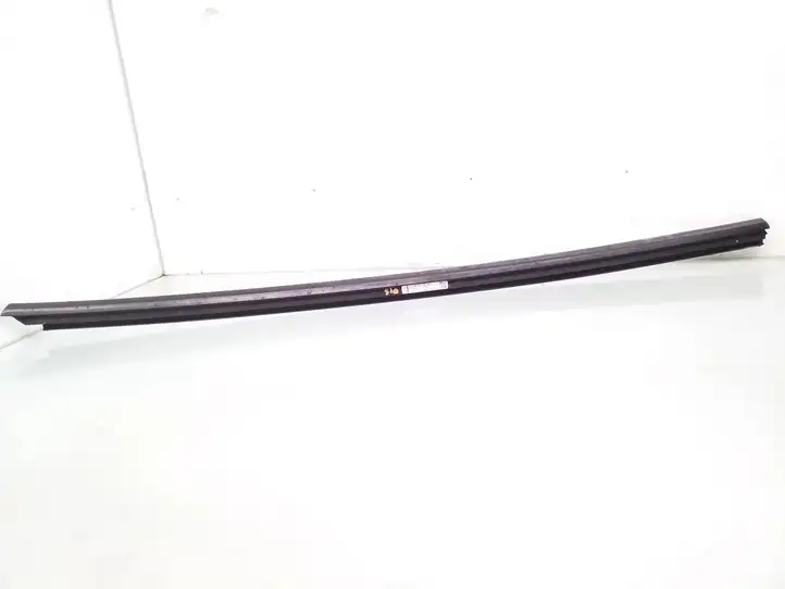 Porsche Taycan 9J1 (2019 - ) 9J1839476C Направдяющая стекла задней двери — фото 2