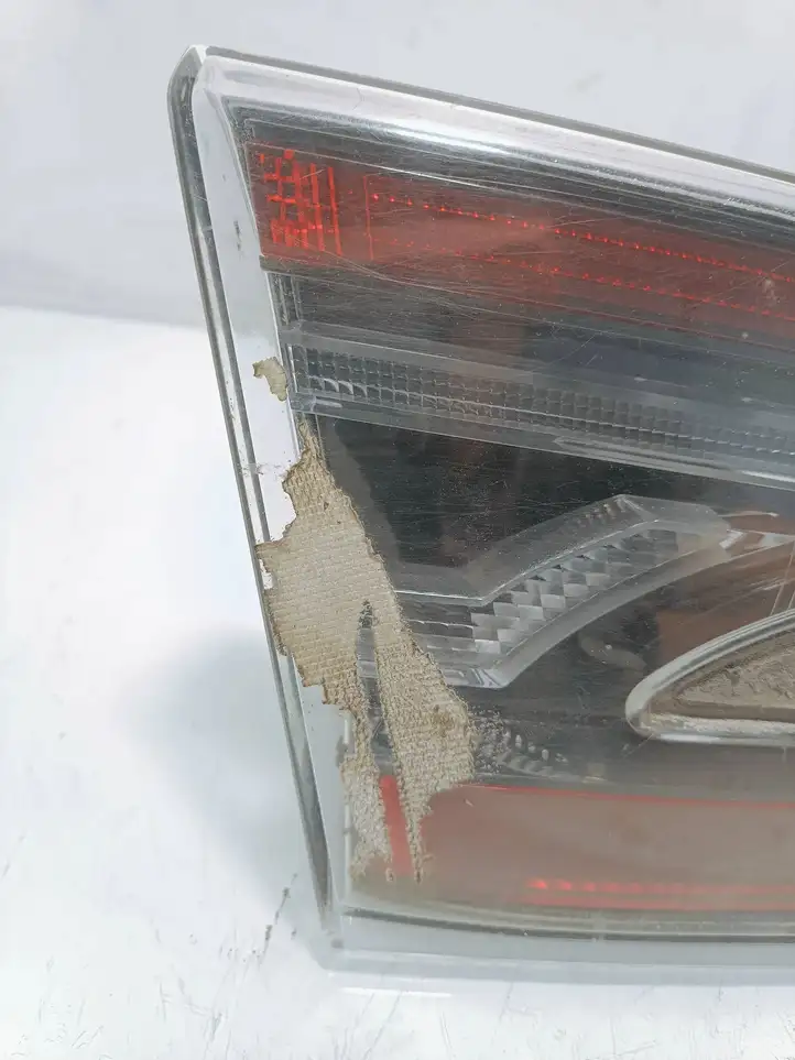 Tesla Model S (2012 - 2016) 600592500B Задний фонарь в крышке багажника — фото 2