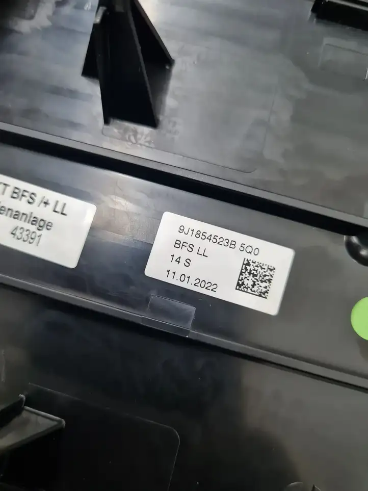 Porsche Taycan 9J1 (2019 - ) 9J1854523B Декоративная планка — фото 4