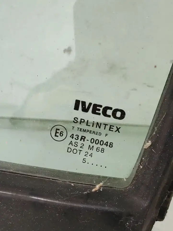 Iveco Daily Daily 3rd gen (2004 - 2010) AS2 Треугольное стекло передней двери — фото 2