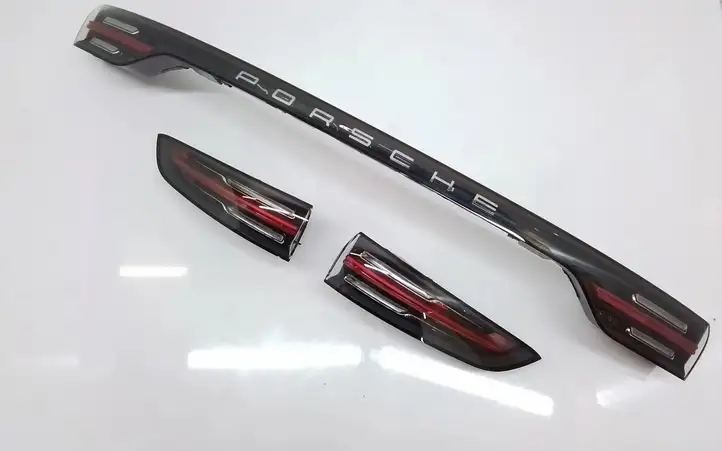 Porsche Cayenne (9Y0 9Y3) (2018 - ) 9Y0945081Q Задний фонарь в крышке багажника — фото 1