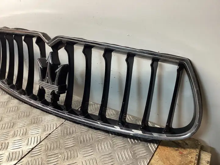 Maserati Ghibli (2013 - 2017) Верхняя решетка радиатора — фото 3