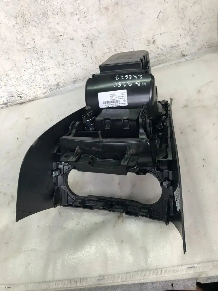 Mercedes-Benz B-class W246 (2014 - 2018) A2466802500 Пепельница — фото 1