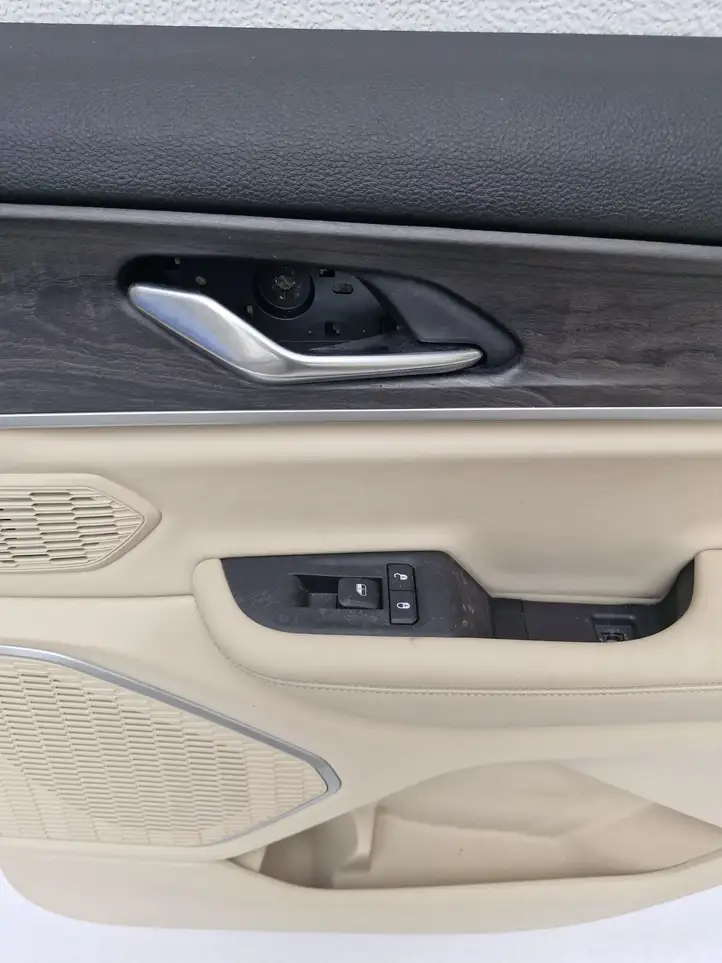 Jeep Grand Cherokee WL (2017 - 2022) WLJP75RHRD2AP Обшивка задней двери — фото 3