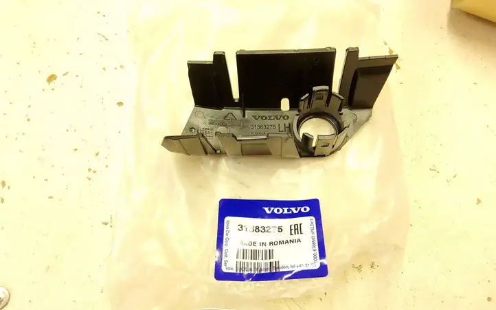 Volvo S90, V90 (2016 - 2020) 31383275 Кронштейн переднего датчика парковки — фото 2