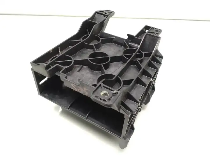 Audi A4 S4 B8 8K (2007 - 2011) 8T0907368A Кронштейн усилителя звука — фото 1