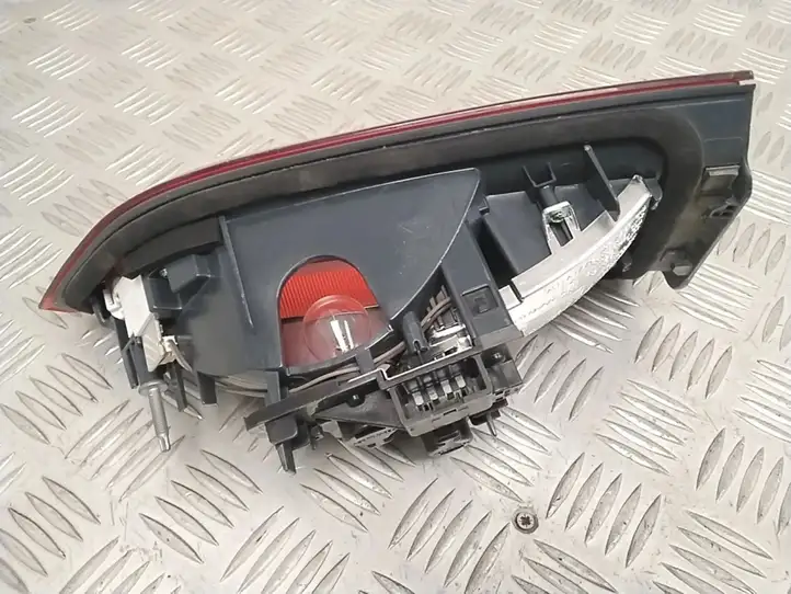 BMW X1 F48 F49 (2015 - 2022) 7350698 Задний фонарь в крышке багажника — фото 4