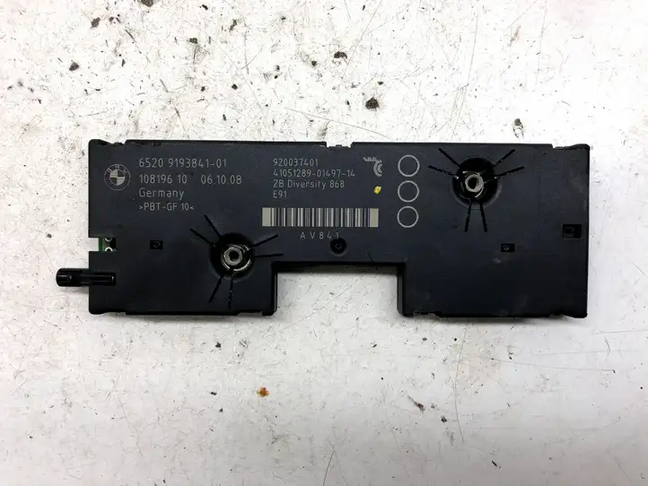 BMW 3 E90 E91 (2005 - 2012) 6520919384101 Усилитель антенны — фото 1