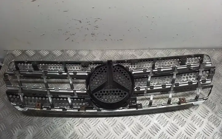 Mercedes-Benz ML W163 (1997 - 2005) 1638800985 Передняя решетка — фото 2