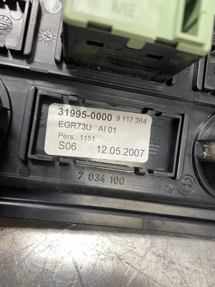 BMW 5 E60 E61 (2004 - 2010) 7034100 Накладка заднего прикуривателя — фото 4