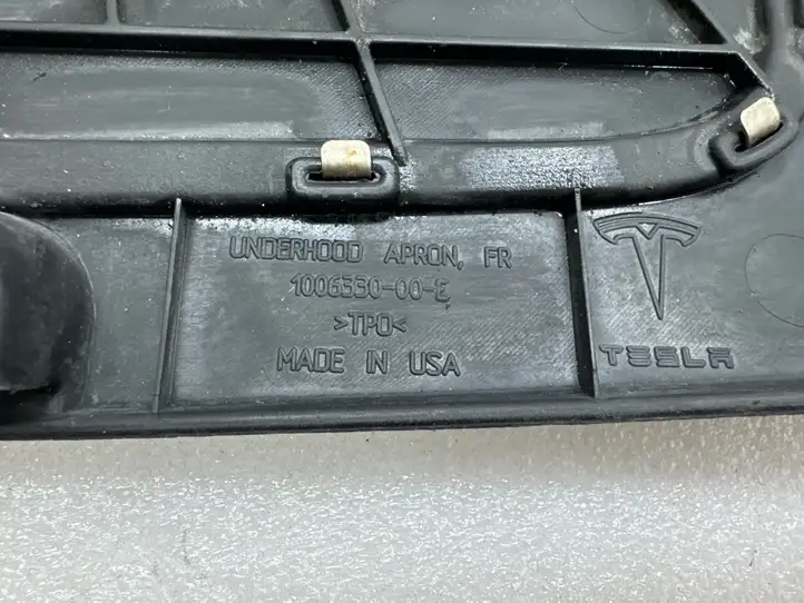 Tesla Model S (2012 - 2016) 100633000E Отделка порога багажника — фото 2
