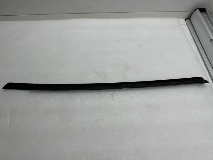 Tesla Model S (2012 - 2016) 60096034 Накладка заднего стекла — фото 4