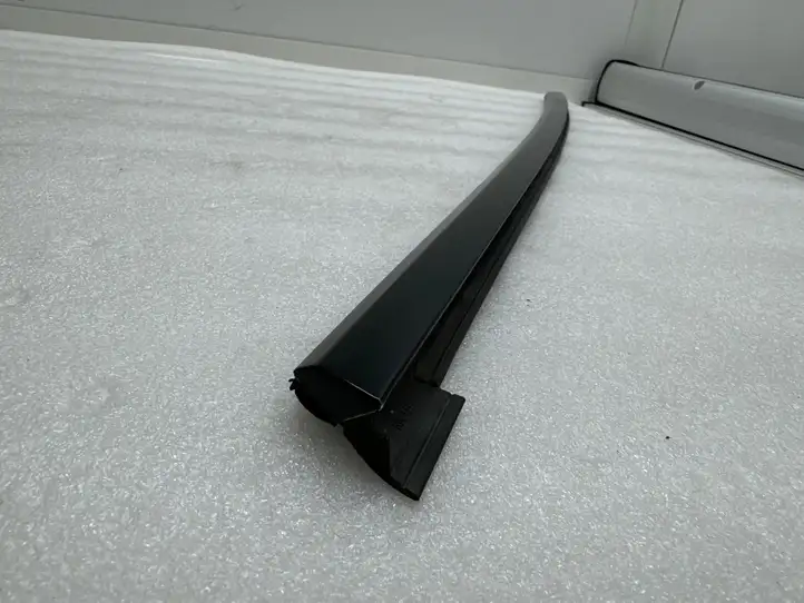 Tesla Model S (2012 - 2016) 60096034 Накладка заднего стекла — фото 7