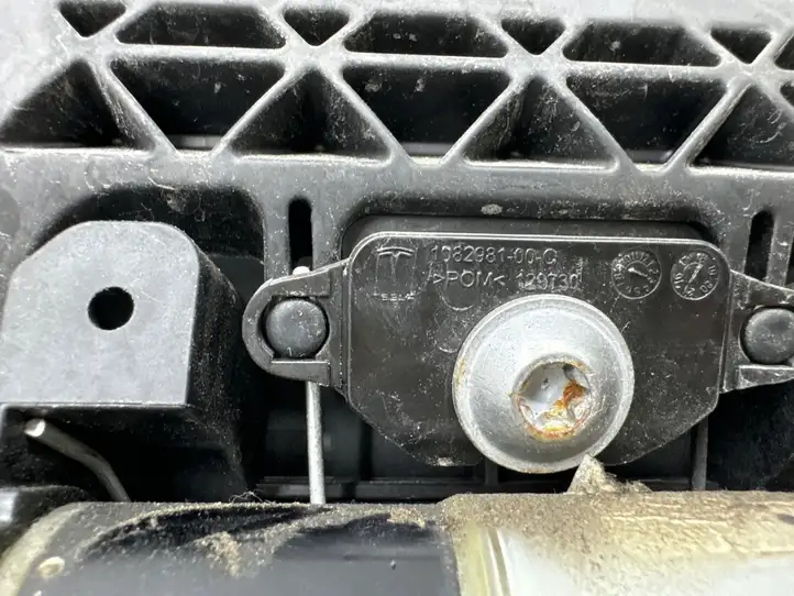 Tesla Model S (2012 - 2016) 1135725S0A Наружная ручка двери — фото 4