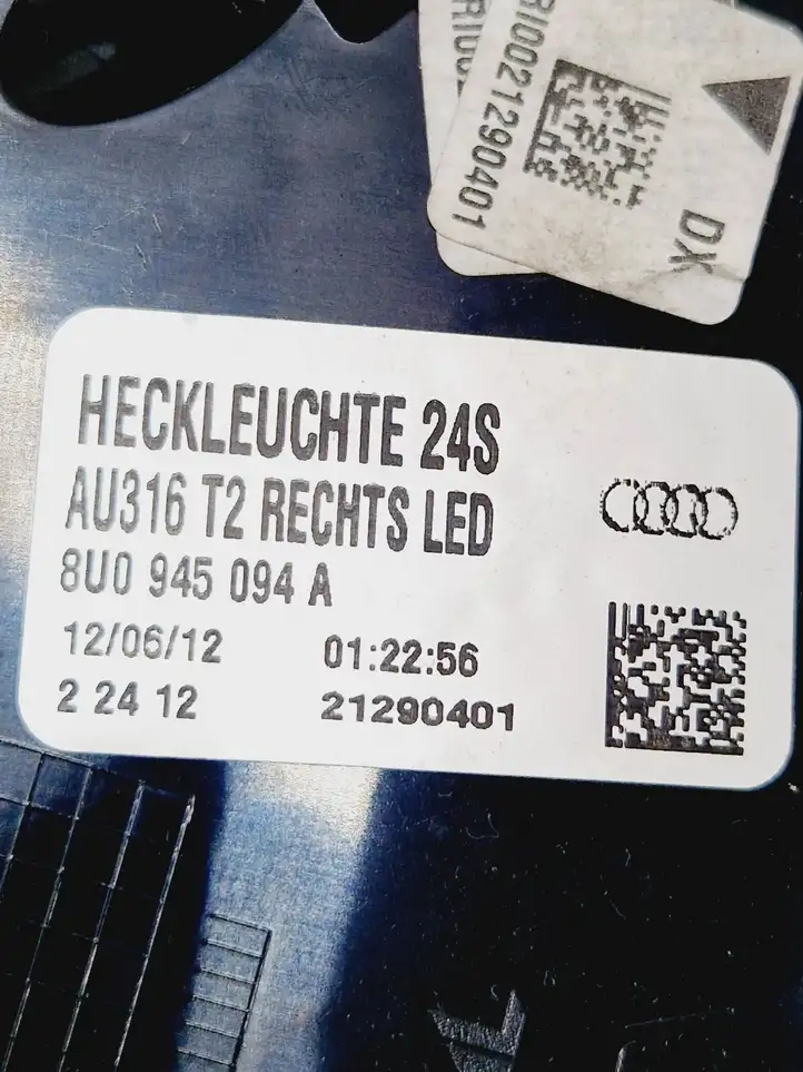 Audi Q3 8U (2011 - 2014) 8U0945094A Задний фонарь в крышке багажника — фото 4