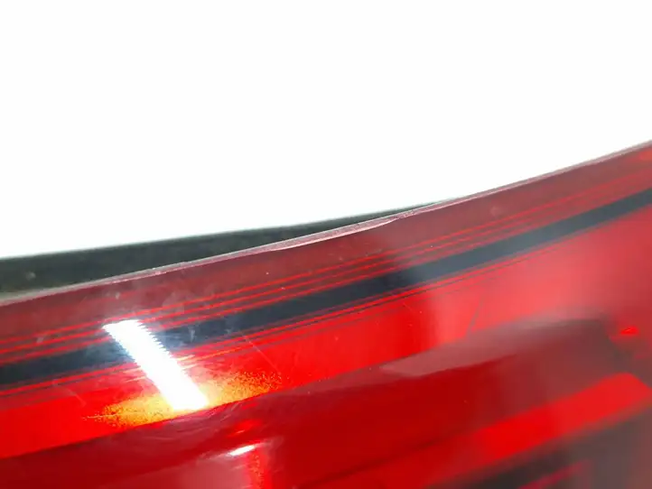 Audi Q3 8U (2011 - 2014) 8U0945094A Задний фонарь в крышке багажника — фото 9