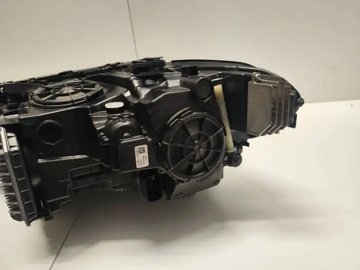 BMW 5 G30 G31 (2016 - ) 7214954 Передняя фара — фото 9