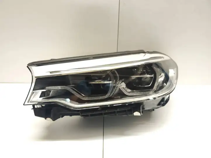 BMW 5 G30 G31 (2016 - ) 7439195 Передняя фара — фото 1