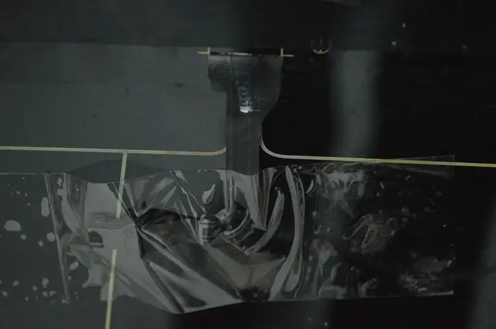 Tesla Model 3 (2017 - 2023) 147292500B Заднее стекло — фото 6