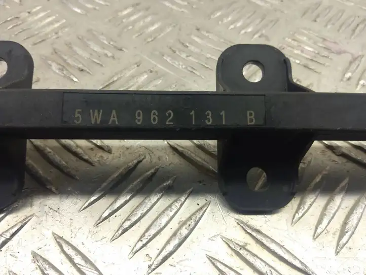 Volkswagen ID.3 (2019 - ) 5WA962131B Антенна системы Keyless — фото 7
