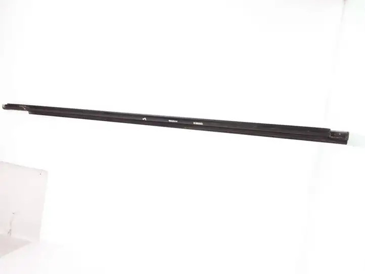 Volkswagen Eos (2006 - 2010) 1Q0853955B Уплотнитель стекла передней двери — фото 2