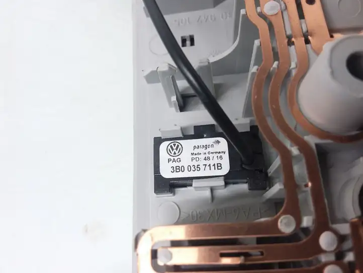 Skoda Fabia Mk3 (NJ) (2015 - 2021) 3B0947105C Передняя подсветка — фото 5