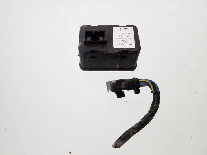 Opel Astra G (1998 - 2004) 90561088 Блок кнопок стеклоподъемников — фото 3