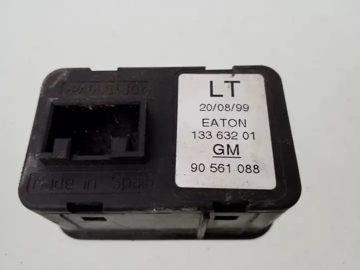 Opel Astra G (1998 - 2004) 90561088 Блок кнопок стеклоподъемников — фото 4