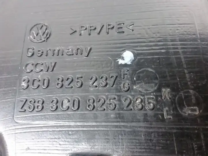 Volkswagen PASSAT B6 (2005 - 2010) 3C0825237F Защита двигателя — фото 3