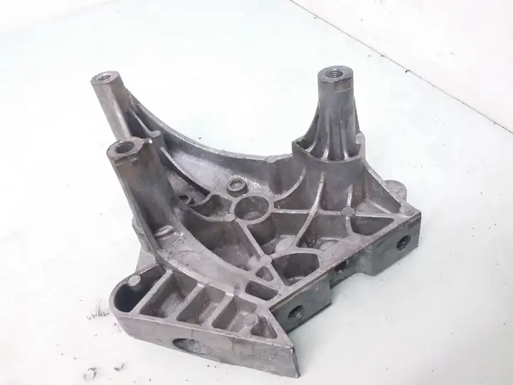 Volkswagen PASSAT B6 (2005 - 2010) 03G199207G Кронштейн двигателя — фото 2